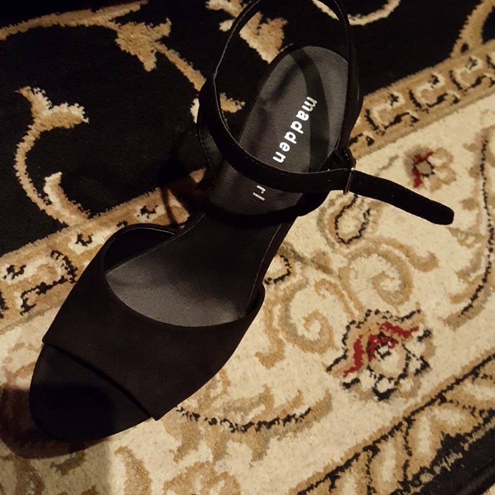 Heels - Picture 3 of 4